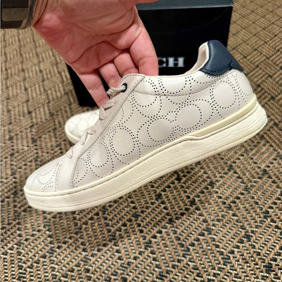 Coach women’s leather shoes - Picture 3 of 8